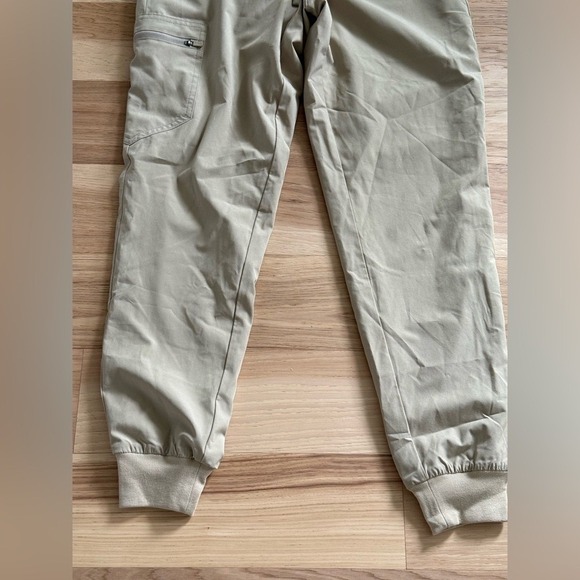 Figs Zamora High Waisted FIONLITE Lined Tan Jogger Scrub Pants size XS - Picture 16 of 16